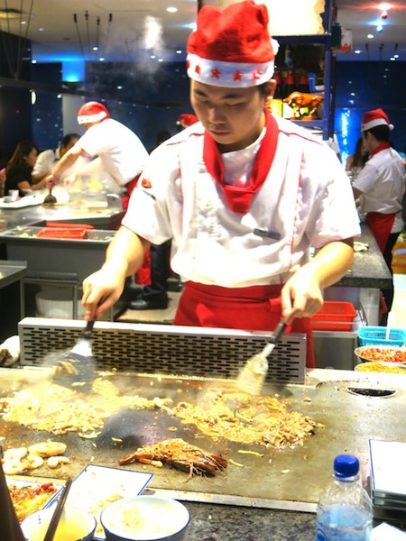 Heniu Teppanyaki Chef at WIsma Atria Food Republic