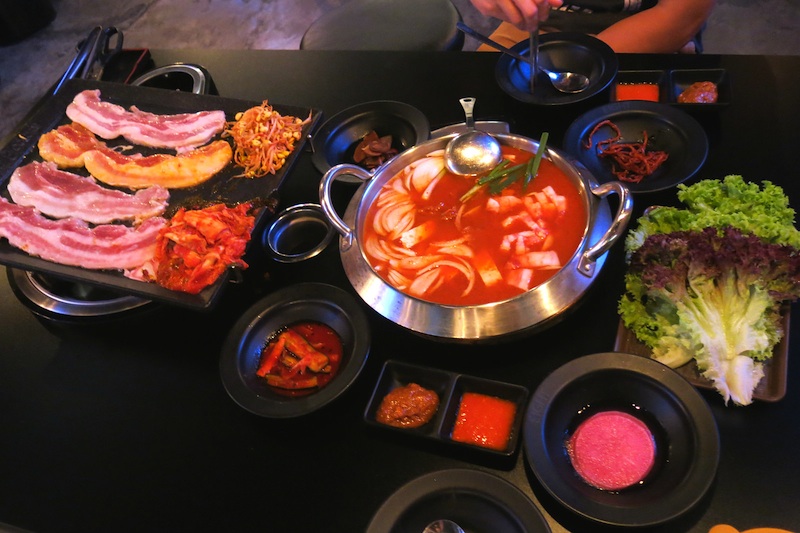 Eight Korean BBQ Four Colours Set with Stew