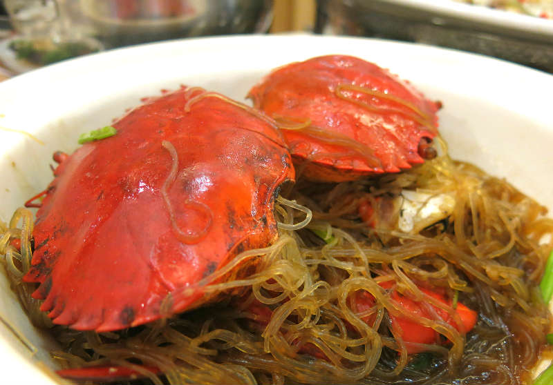 Resort Seafood Claypot Live Crab with Glass Noodles
