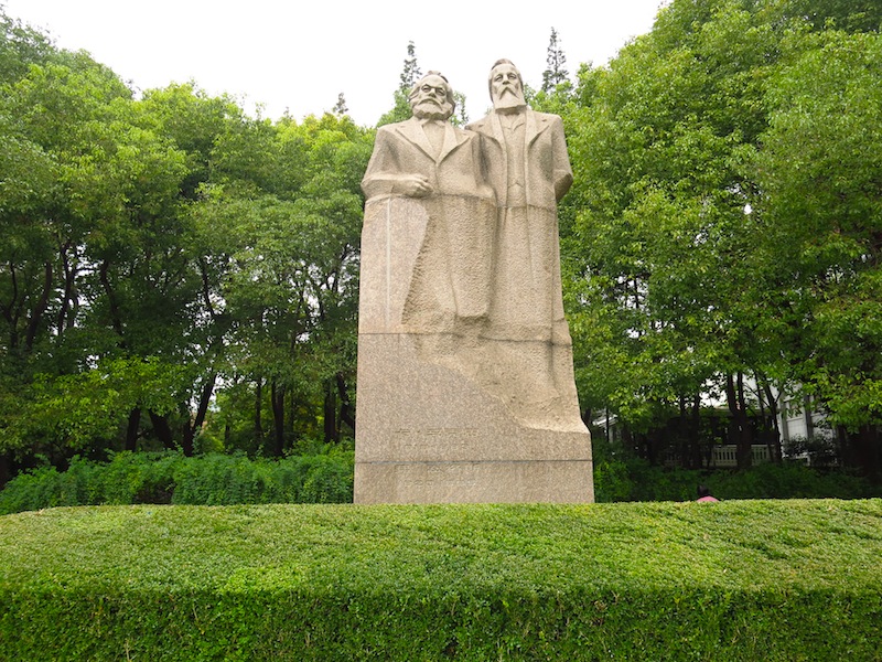 Marx Engel Statue