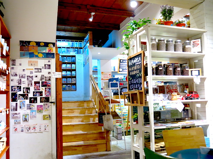 Momi Cafe Suzhou Staircase