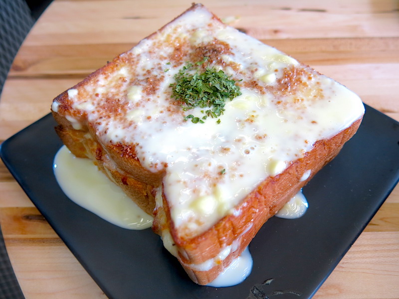 Nunsaram Korean Dessert Cheese Garlic Bread