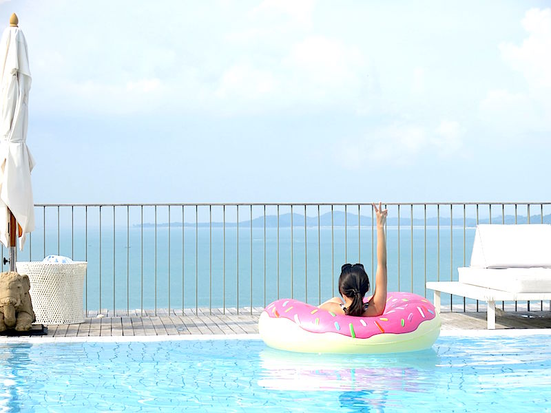 Raevian on giant float