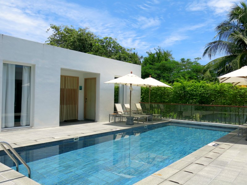 Nap Patong Atrium Pool