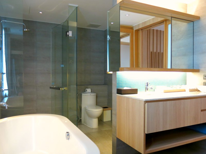 Nap Patong Atrium Suite Bathroom
