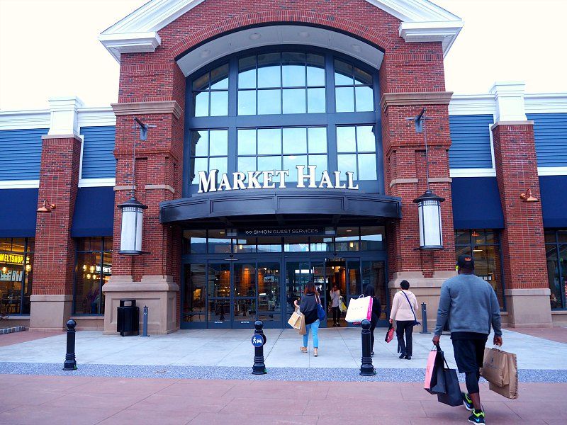 Woodbury Common Premium Outlets Review! EatandTravelWithUs