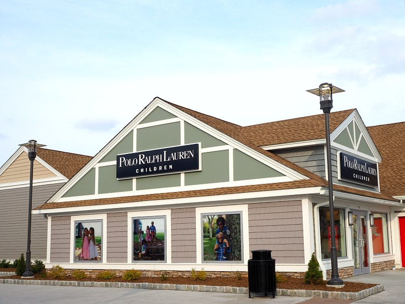 Woodbury Common Premium Outlets Review! EatandTravelWithUs