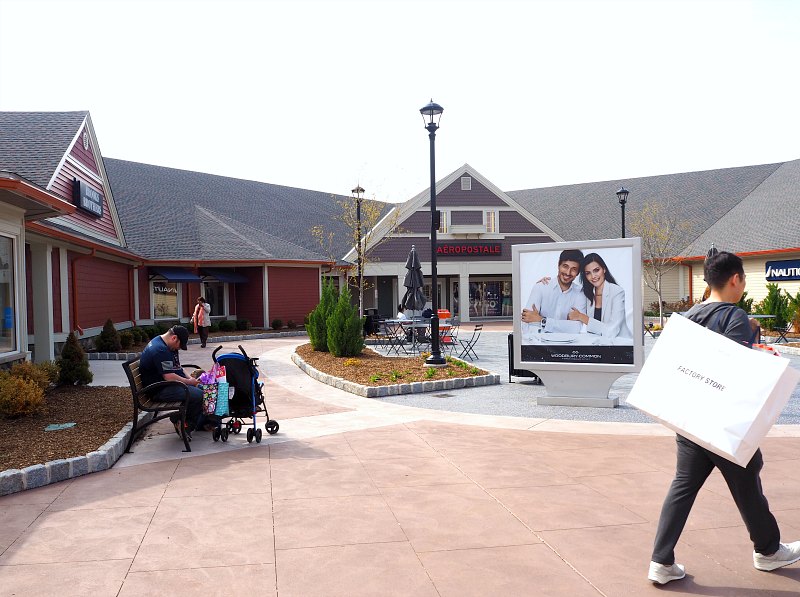 Woodbury Common Premium Outlets Review! EatandTravelWithUs